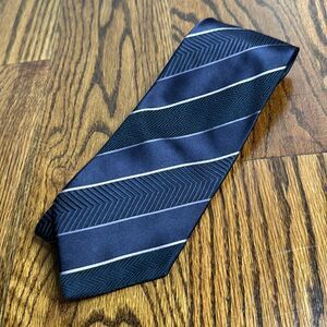 GUCCI Mens Striped Silk Tie blue pink